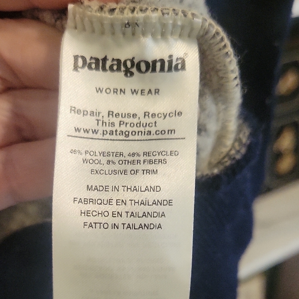 Patagonia SzXs Cream Sherpa Quarter-Zip Pullover with Black Trim - Picture 4 of 5
